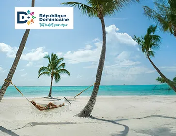 plage de sable blanc hamac vacanciers