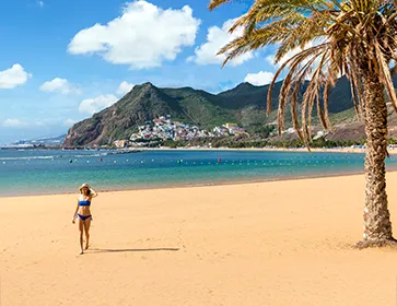 femme sur une plage aux canaries