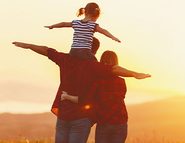 Famille au coucher du soleil