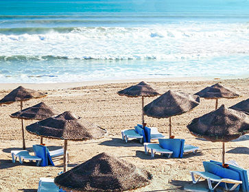 Parasols sur la plage